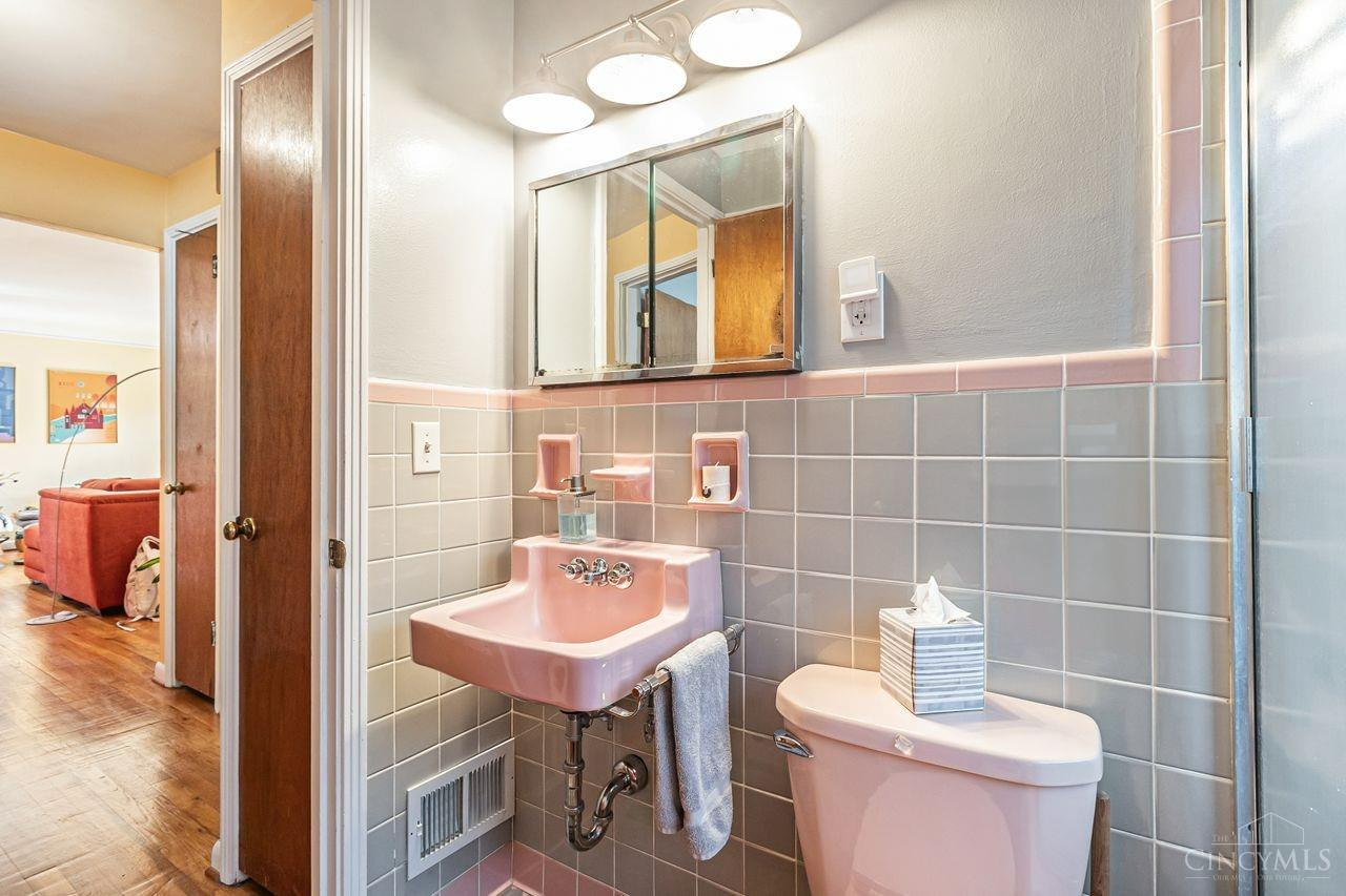 7739 Newbedford Avenue