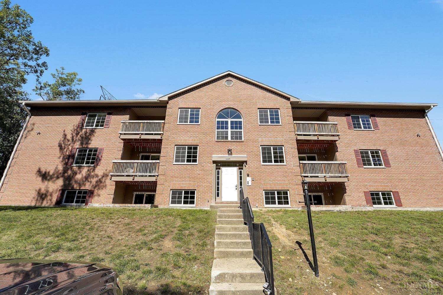 1605 W Augusta Boulevard 177