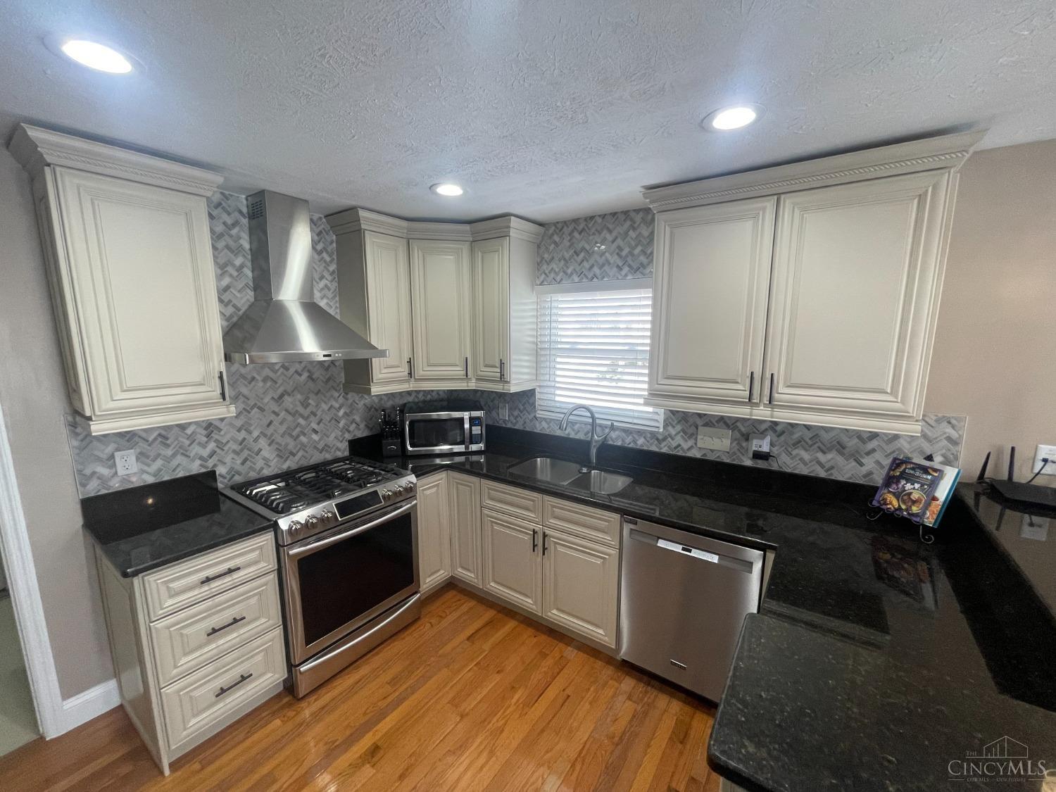 6798 Raven Crest