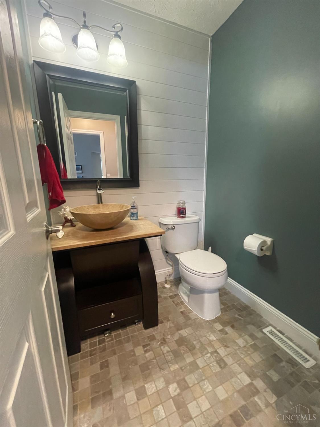 6798 Raven Crest