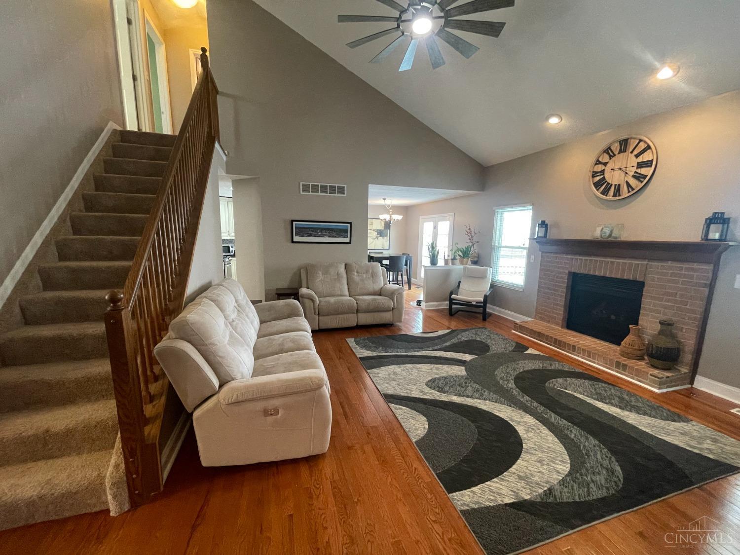 6798 Raven Crest