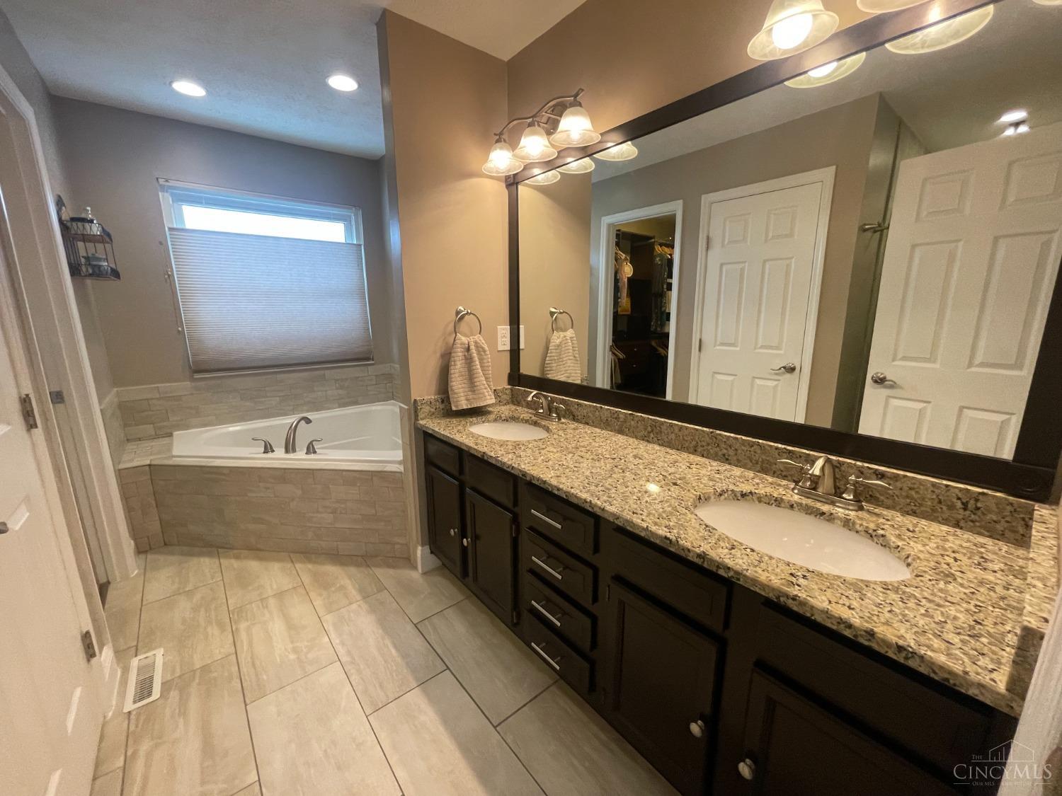 6798 Raven Crest