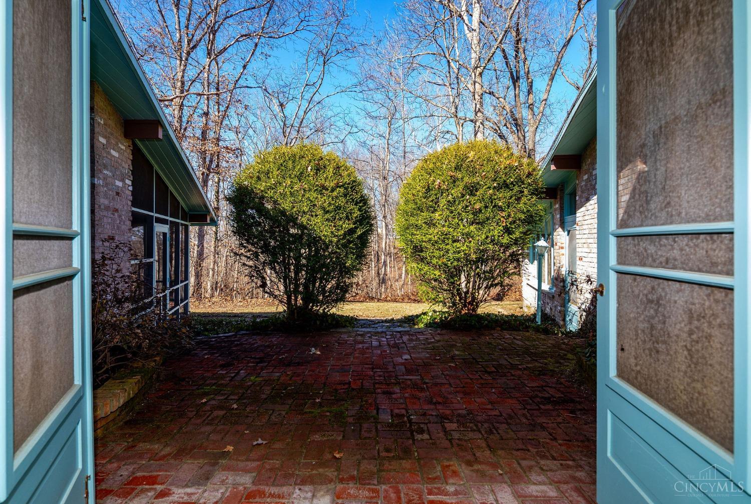 212 Oakhill Drive