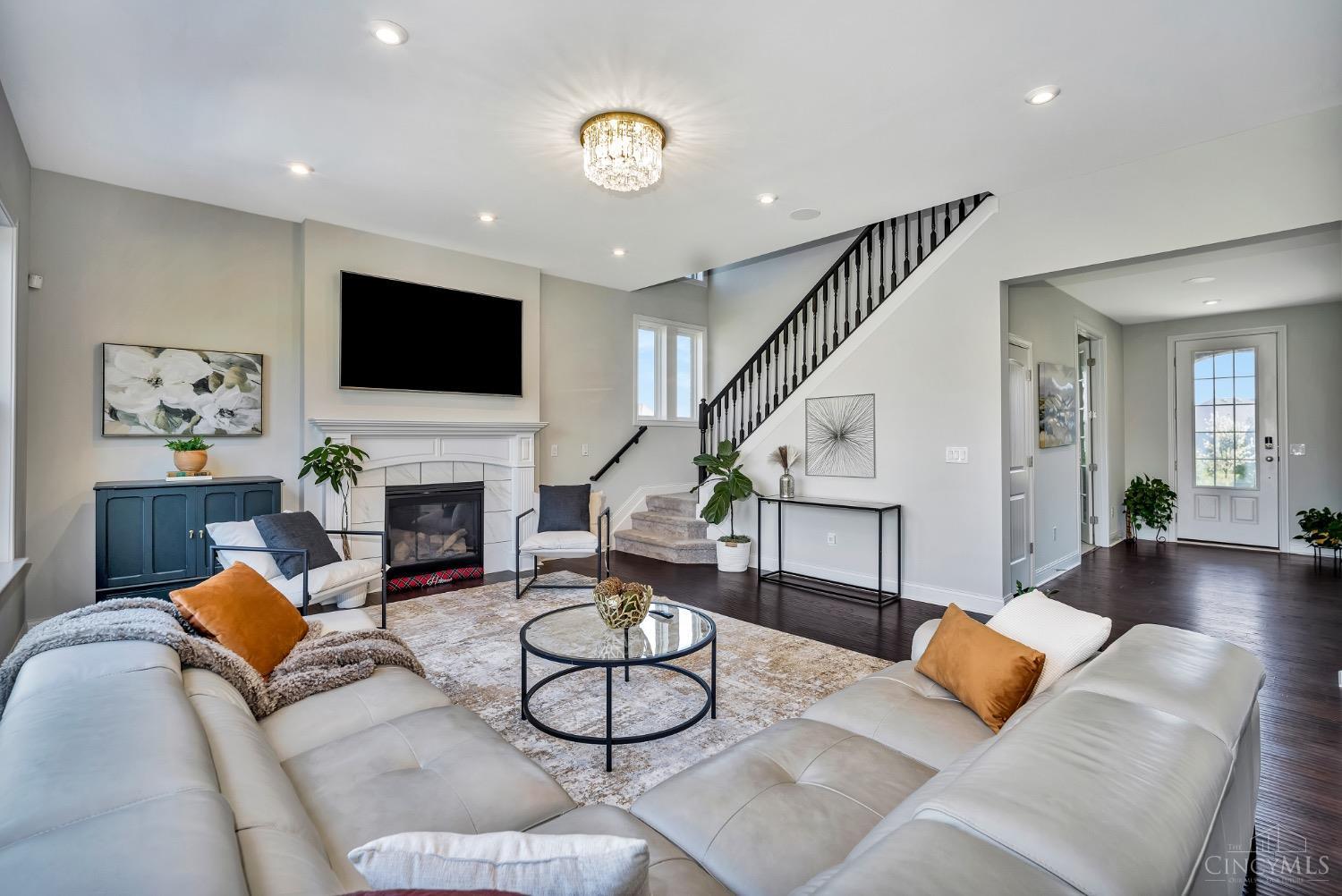 5560 Sentinel Oak Dr