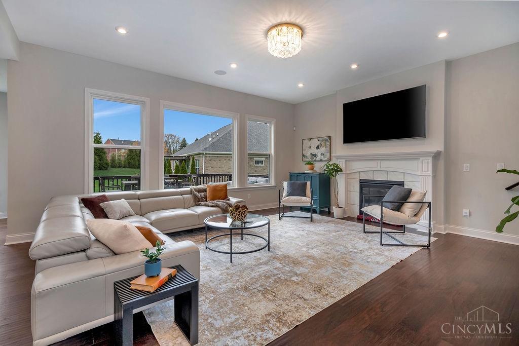 5560 Sentinel Oak Dr