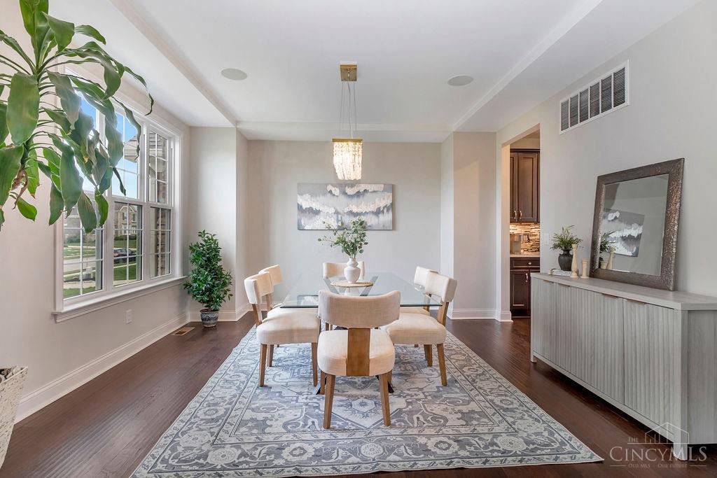 5560 Sentinel Oak Dr