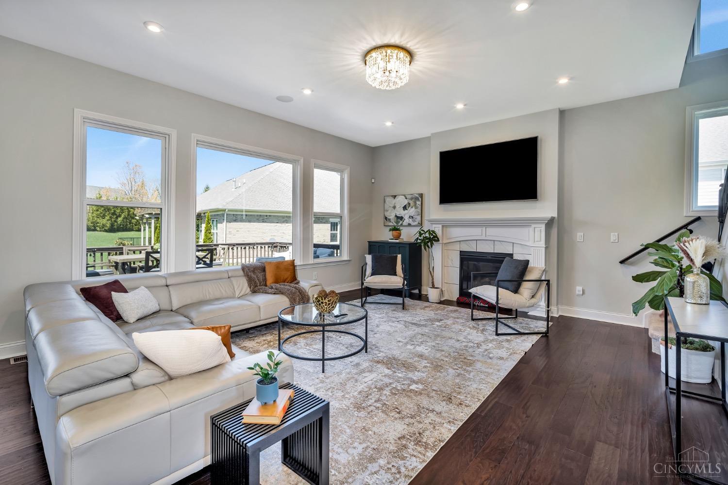 5560 Sentinel Oak Dr