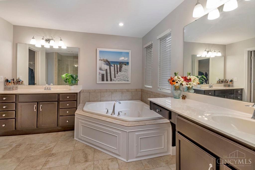 5560 Sentinel Oak Dr