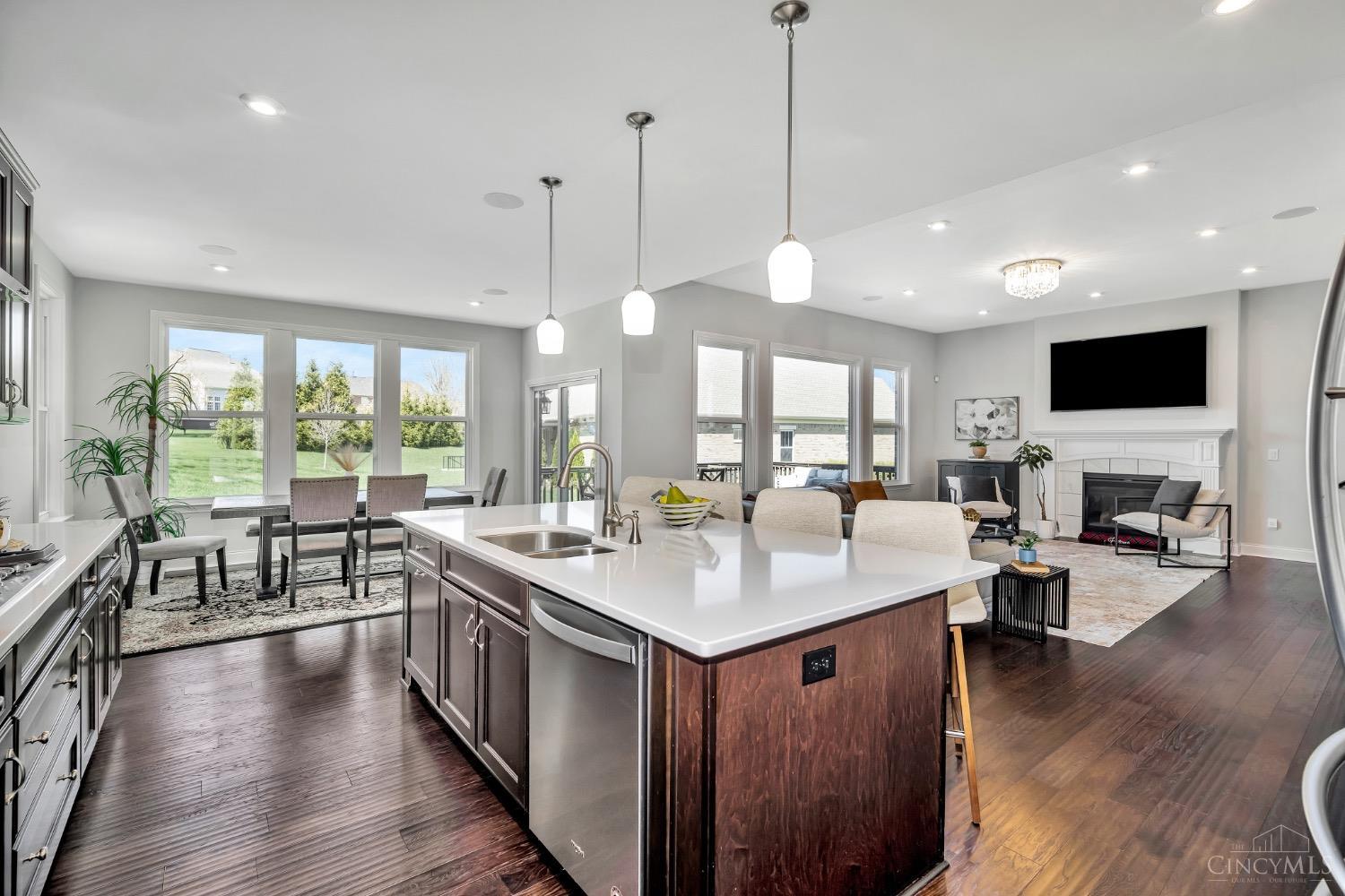 5560 Sentinel Oak Dr