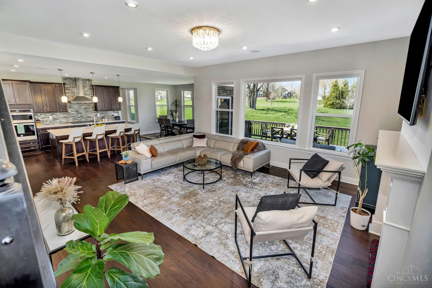 5560 Sentinel Oak Dr