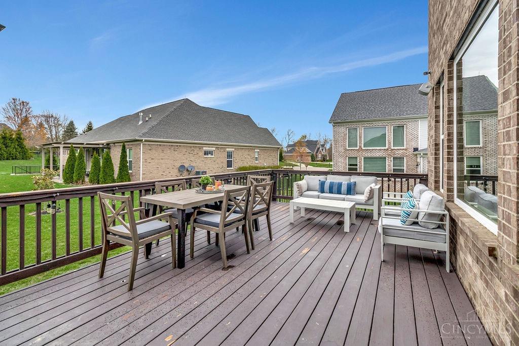 5560 Sentinel Oak Dr