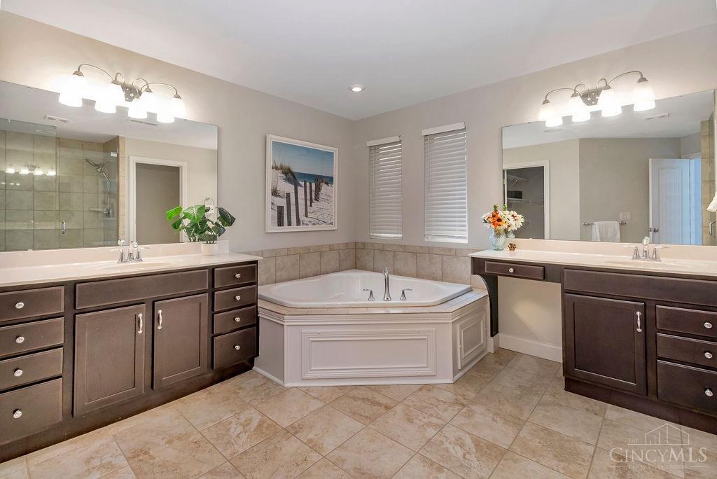 5560 Sentinel Oak Dr
