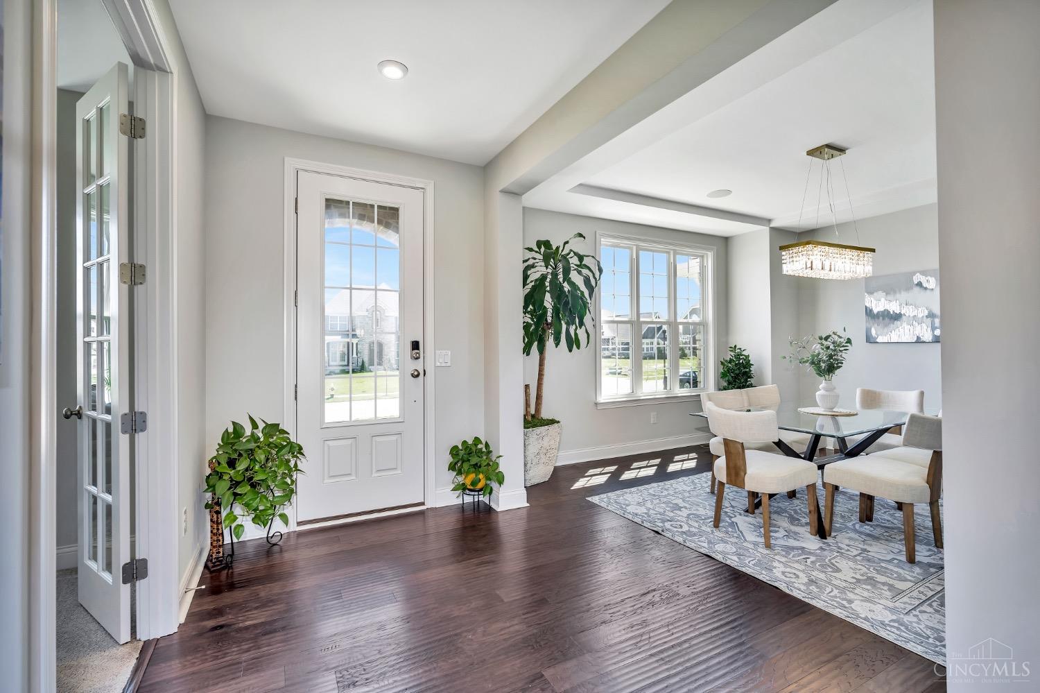 5560 Sentinel Oak Dr