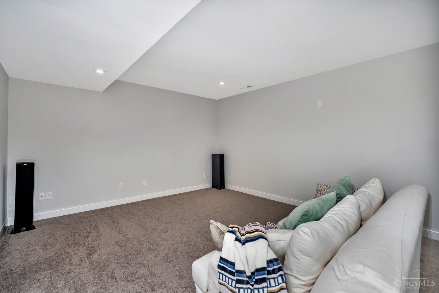 5560 Sentinel Oak Dr