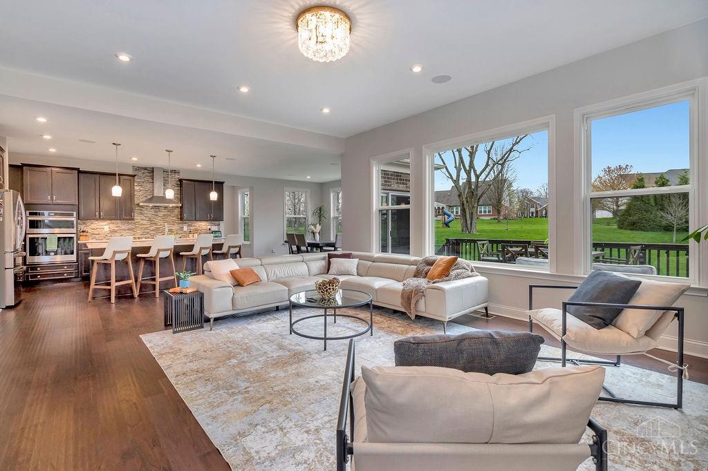 5560 Sentinel Oak Dr