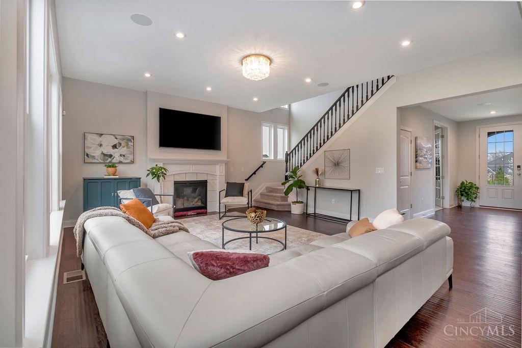 5560 Sentinel Oak Dr