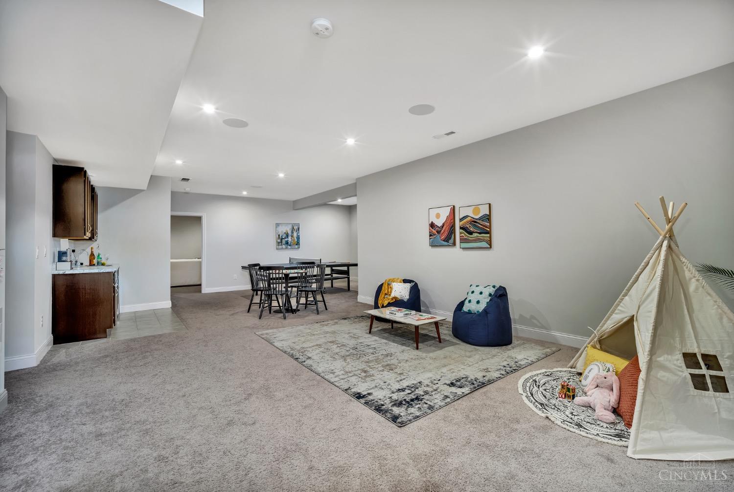 5560 Sentinel Oak Dr