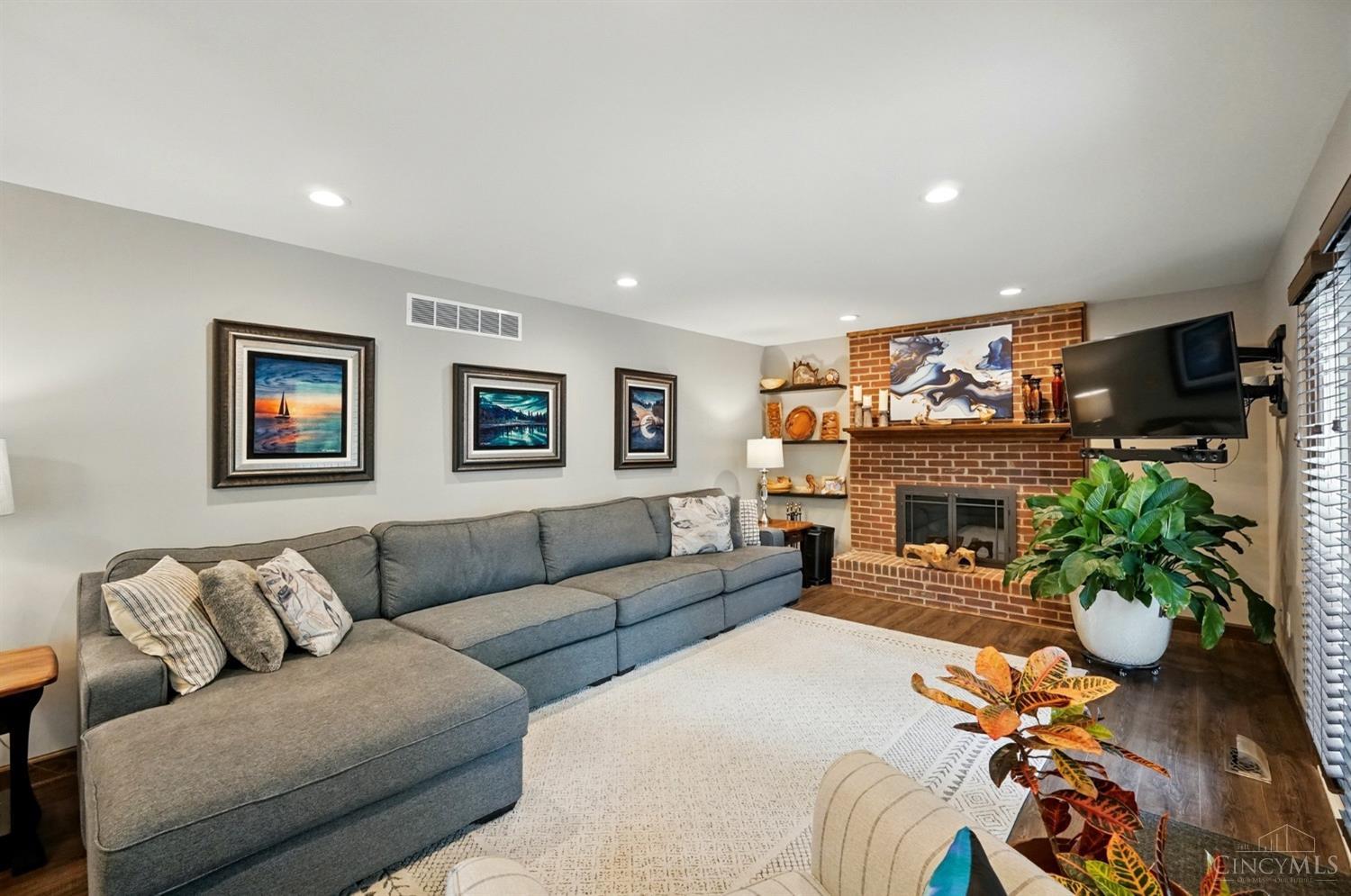 1270 Bruton Parish Way