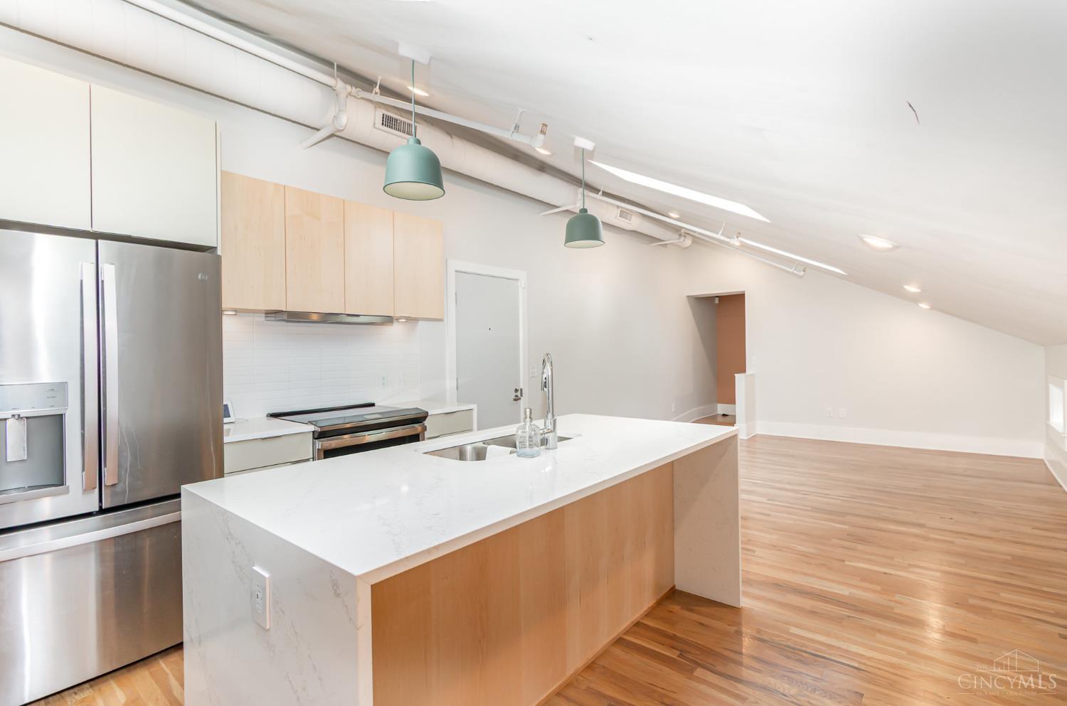 915 Vine Street 301