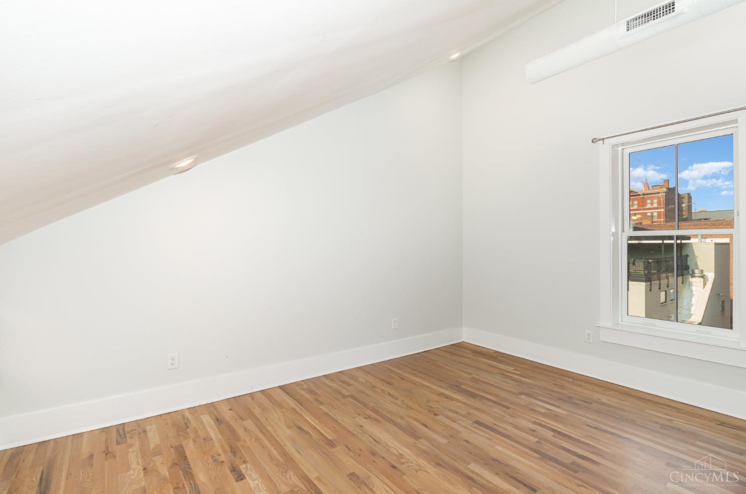 915 Vine Street 301