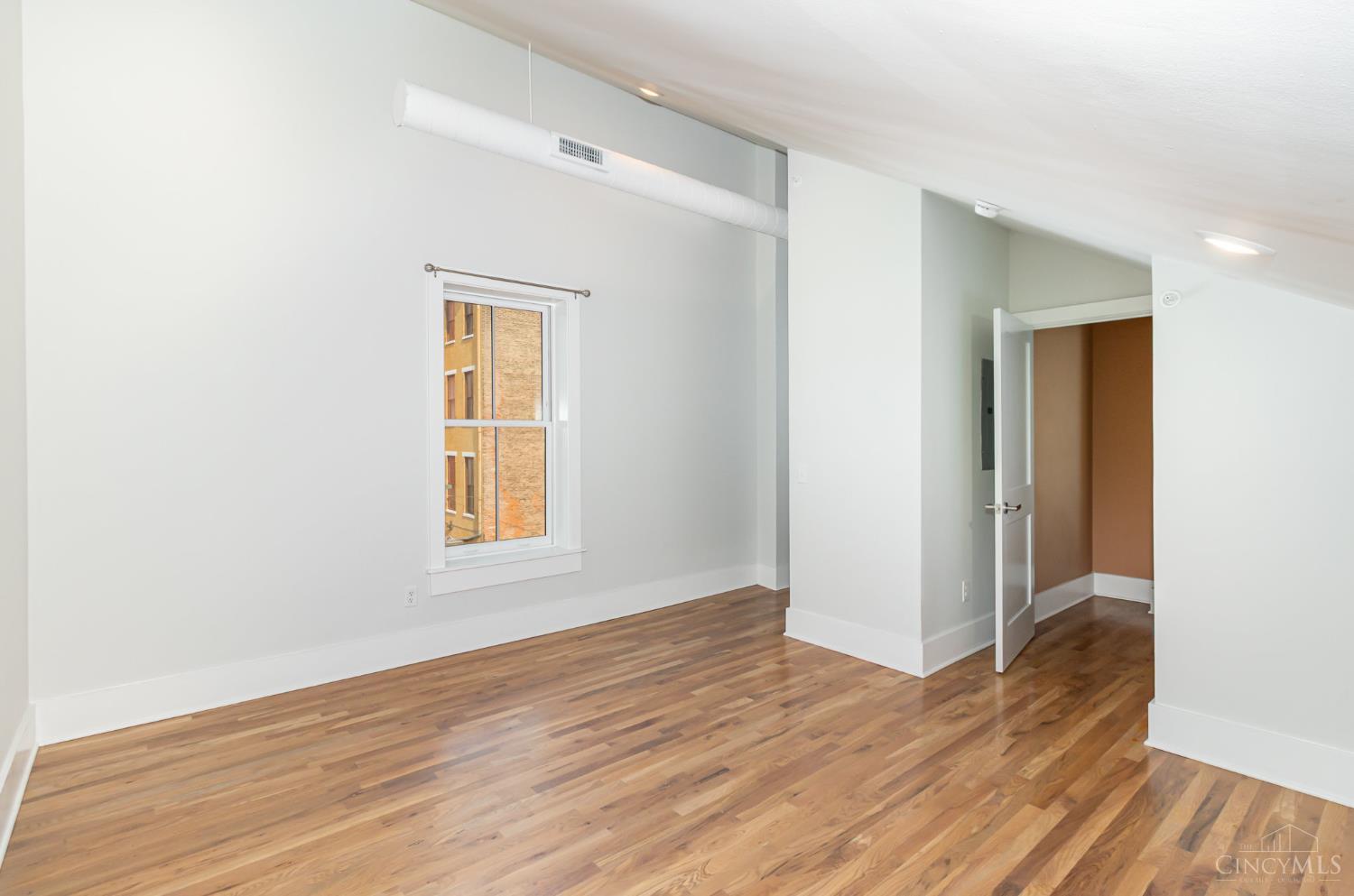 915 Vine Street 301
