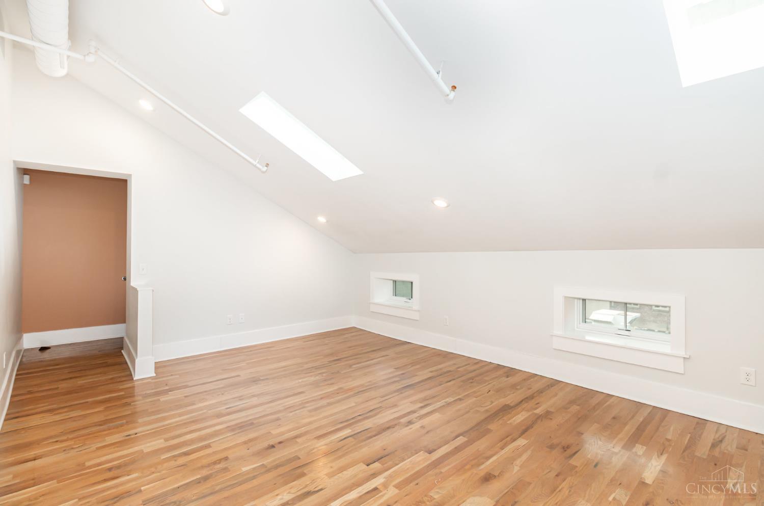 915 Vine Street 301