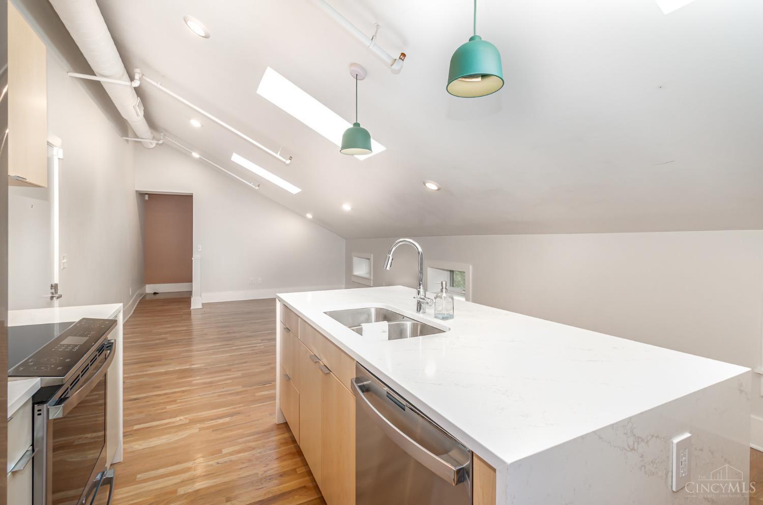 915 Vine Street 301
