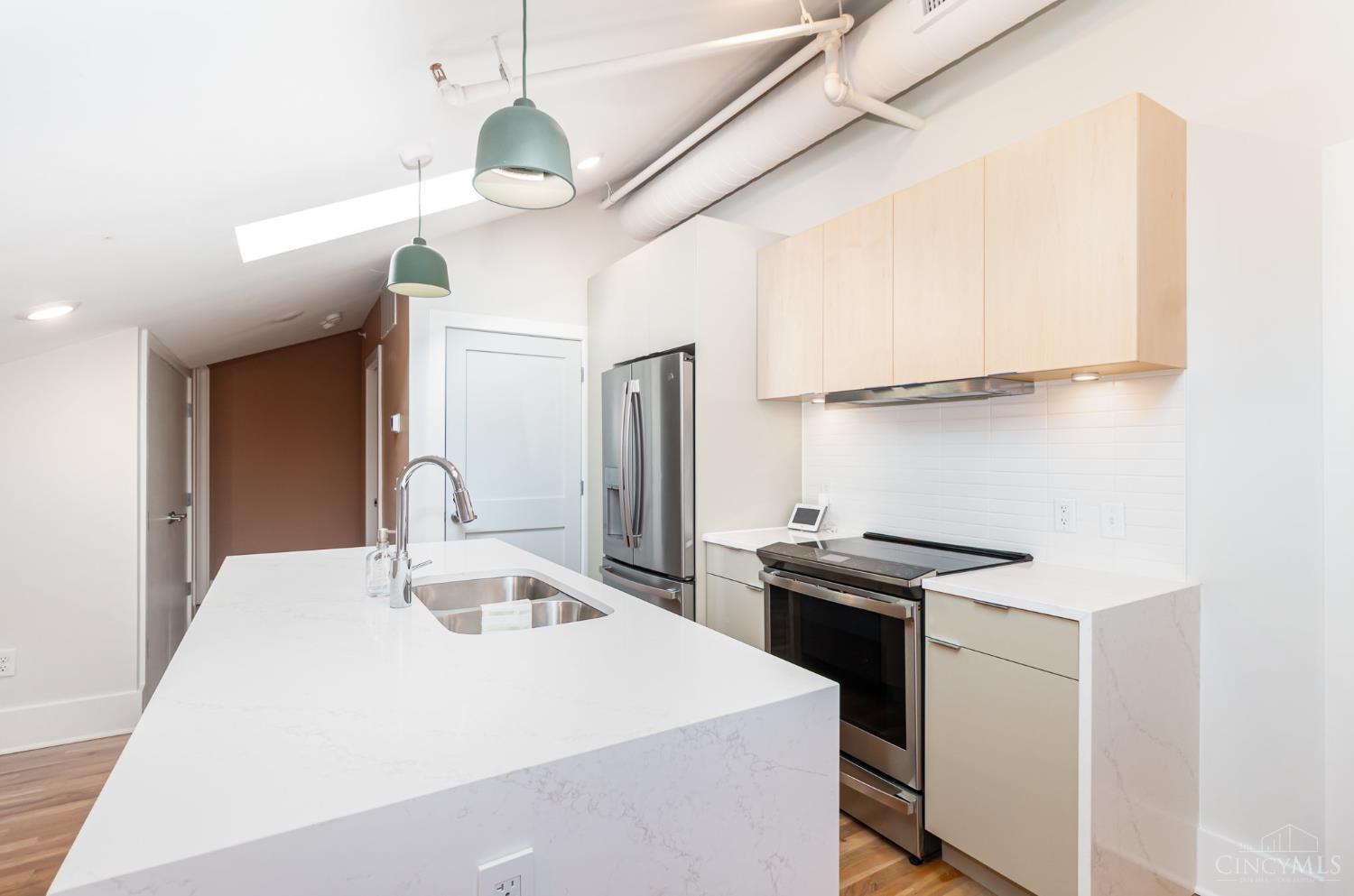 915 Vine Street 301