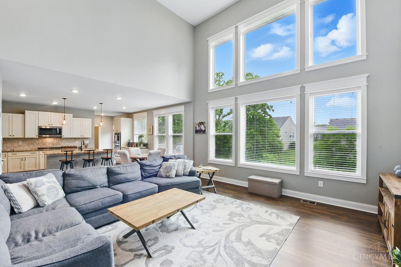 9333 Gardenside Lane