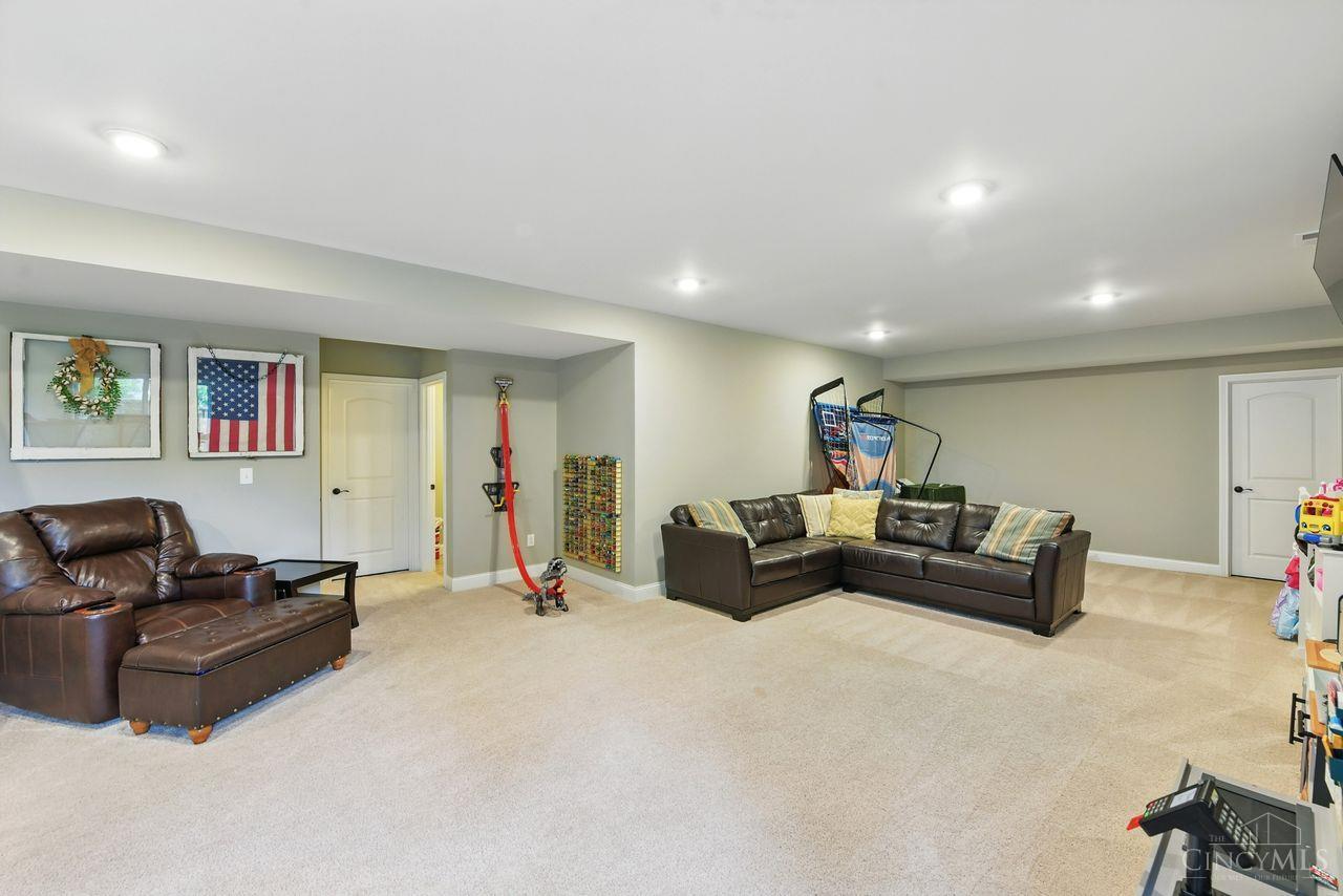 9333 Gardenside Lane
