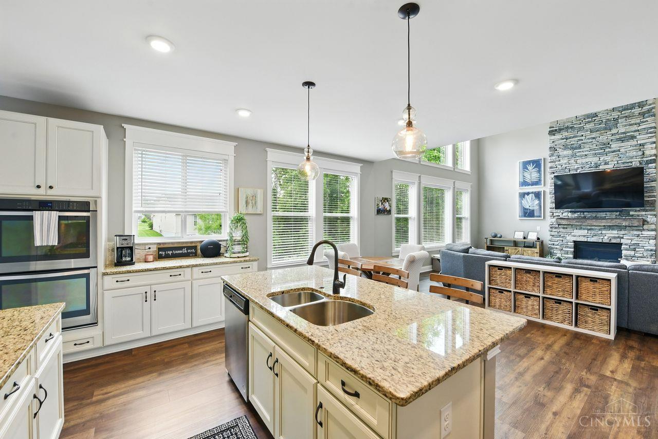 9333 Gardenside Lane