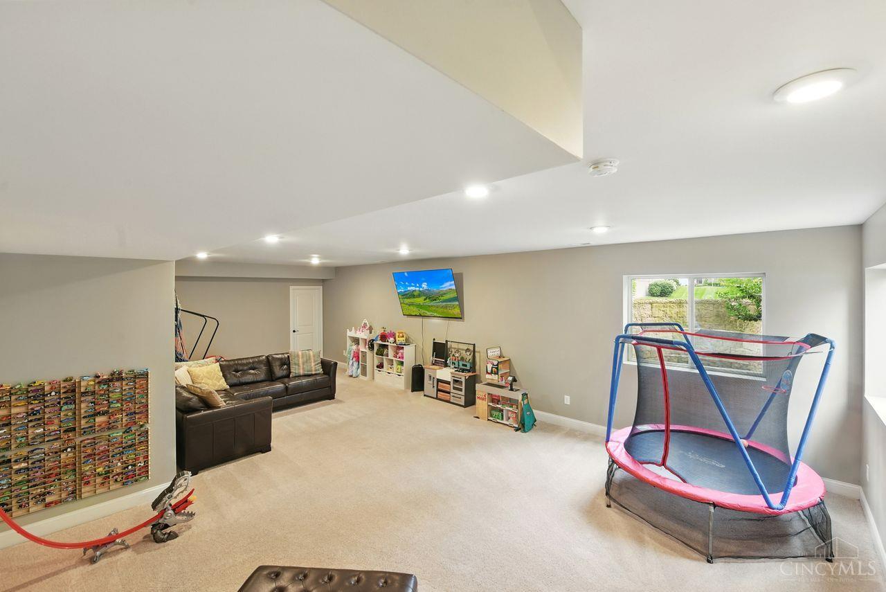 9333 Gardenside Lane