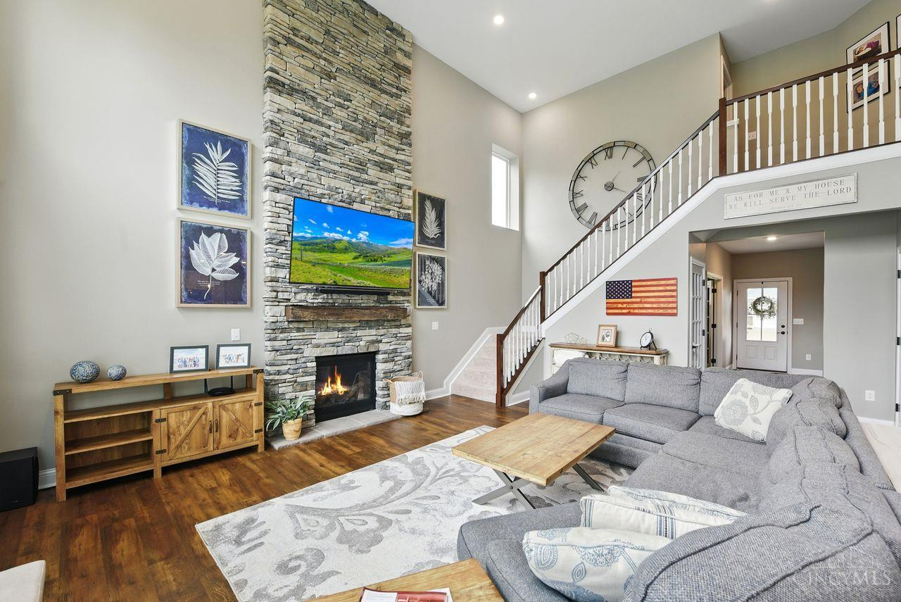9333 Gardenside Lane
