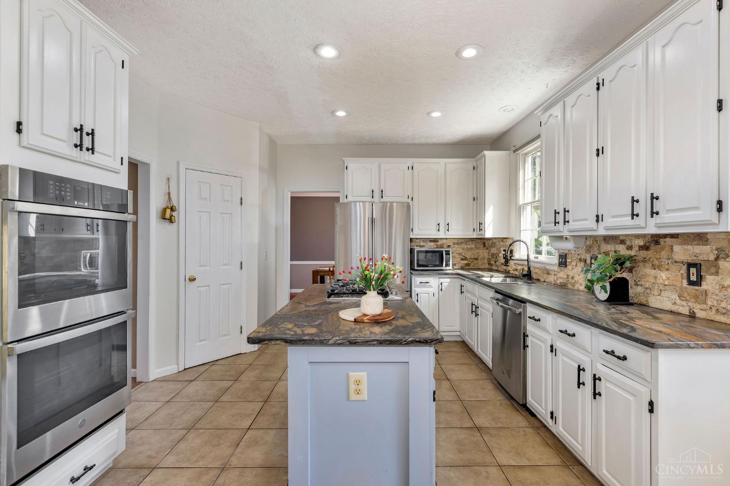 3291 Shadylake Dr