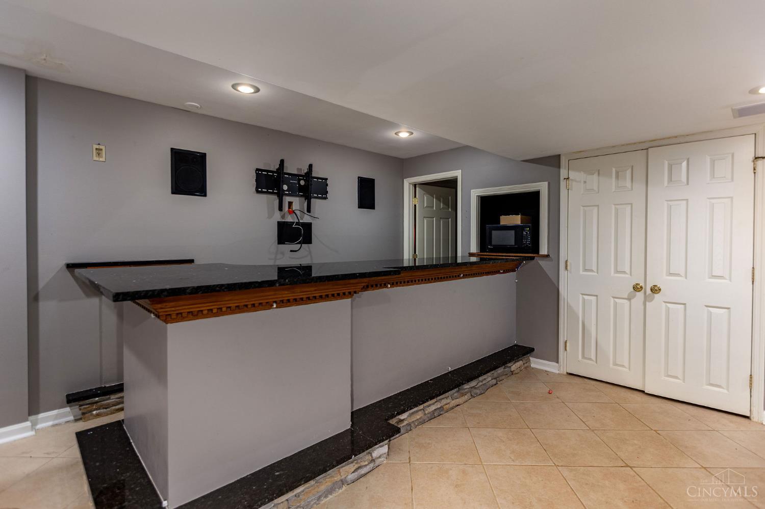 3291 Shadylake Dr