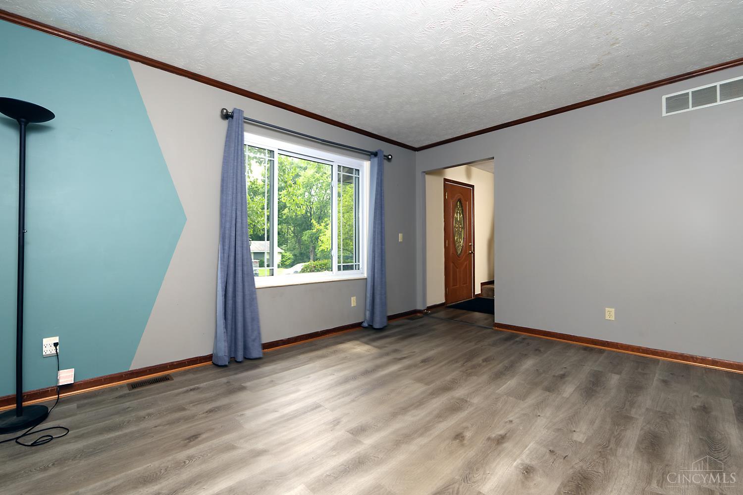 6820 Netherland Drive