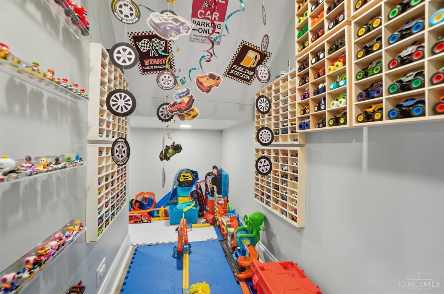 9907 Kensington Lane