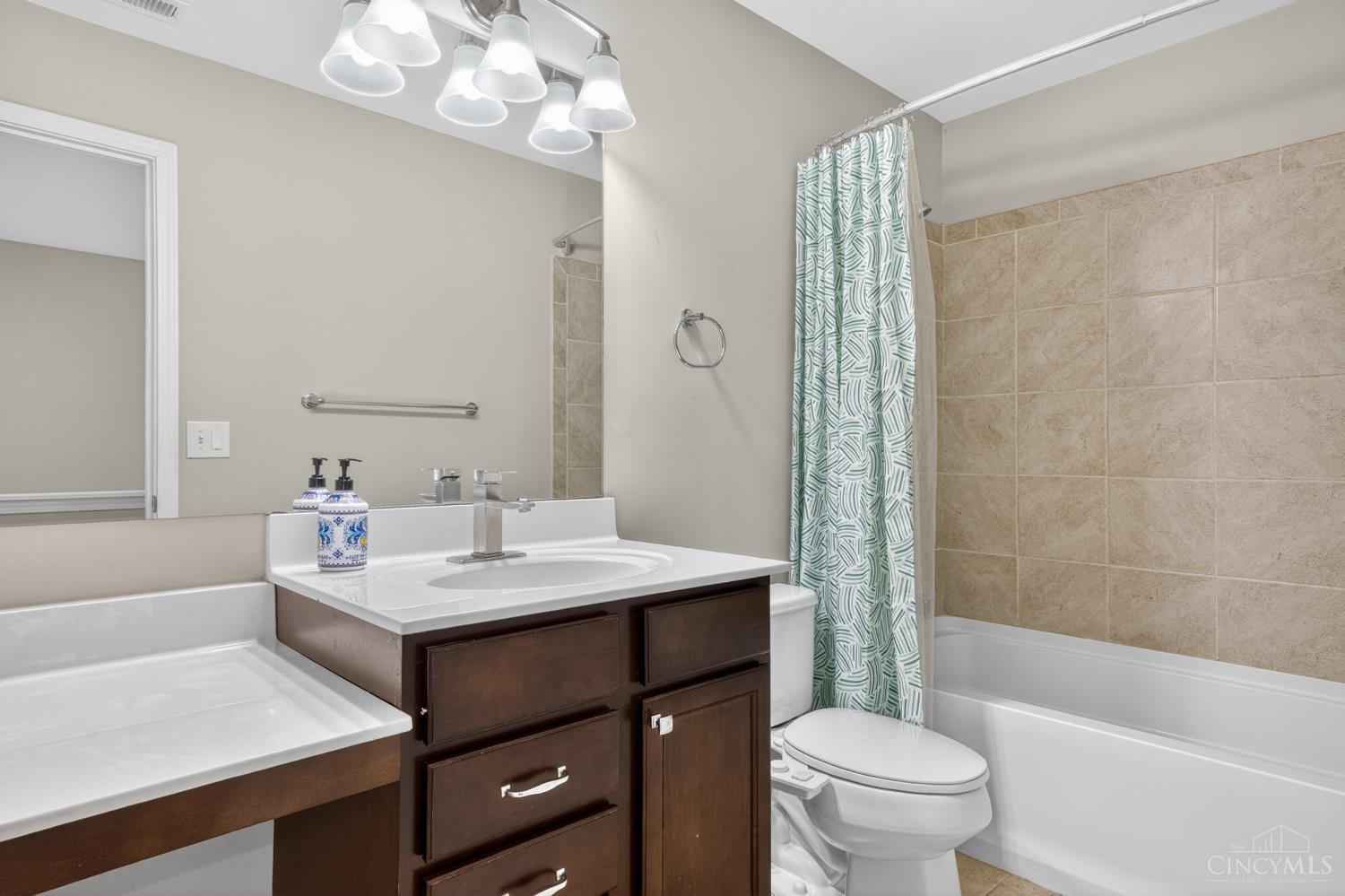 3866 Silver Queen Court