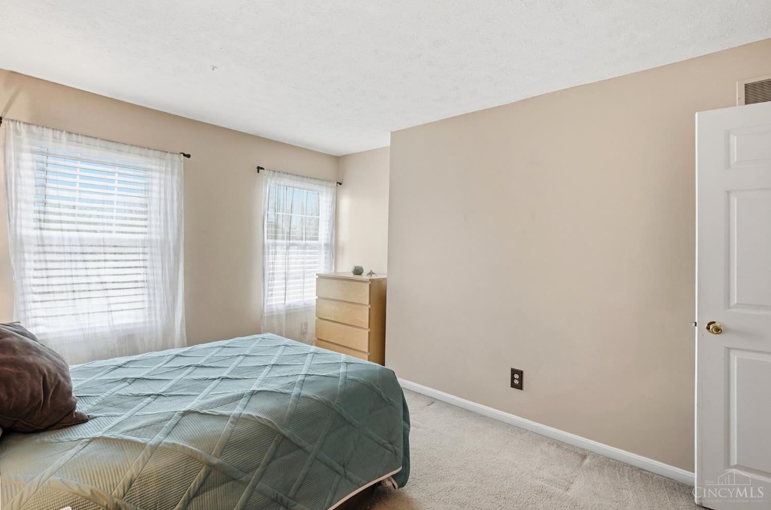 1536 Barrington Court