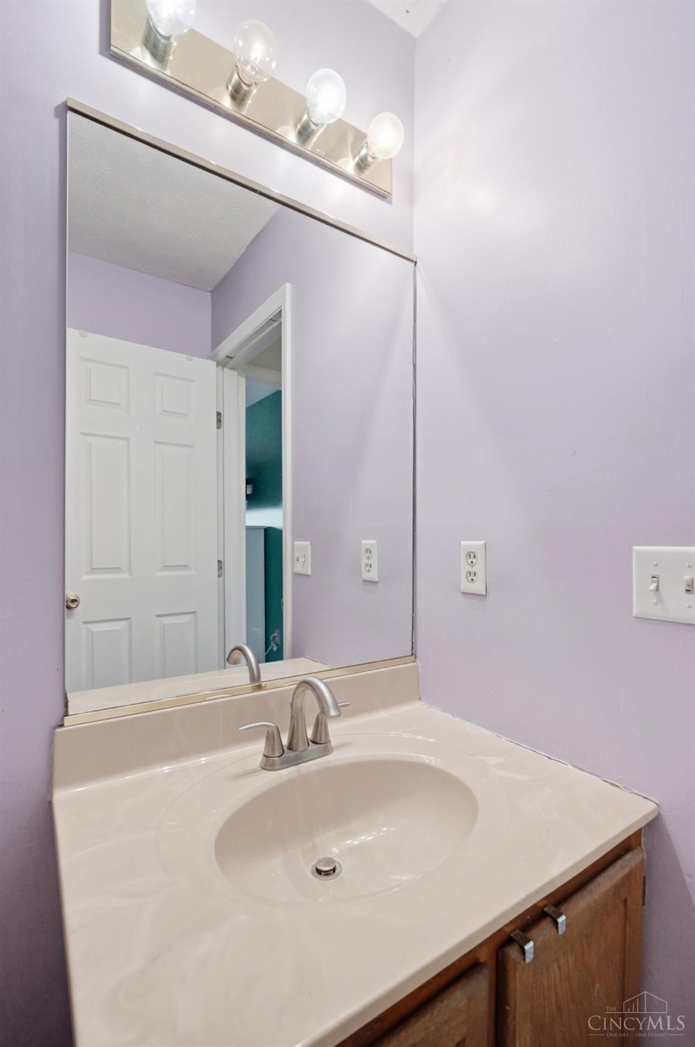 1536 Barrington Court