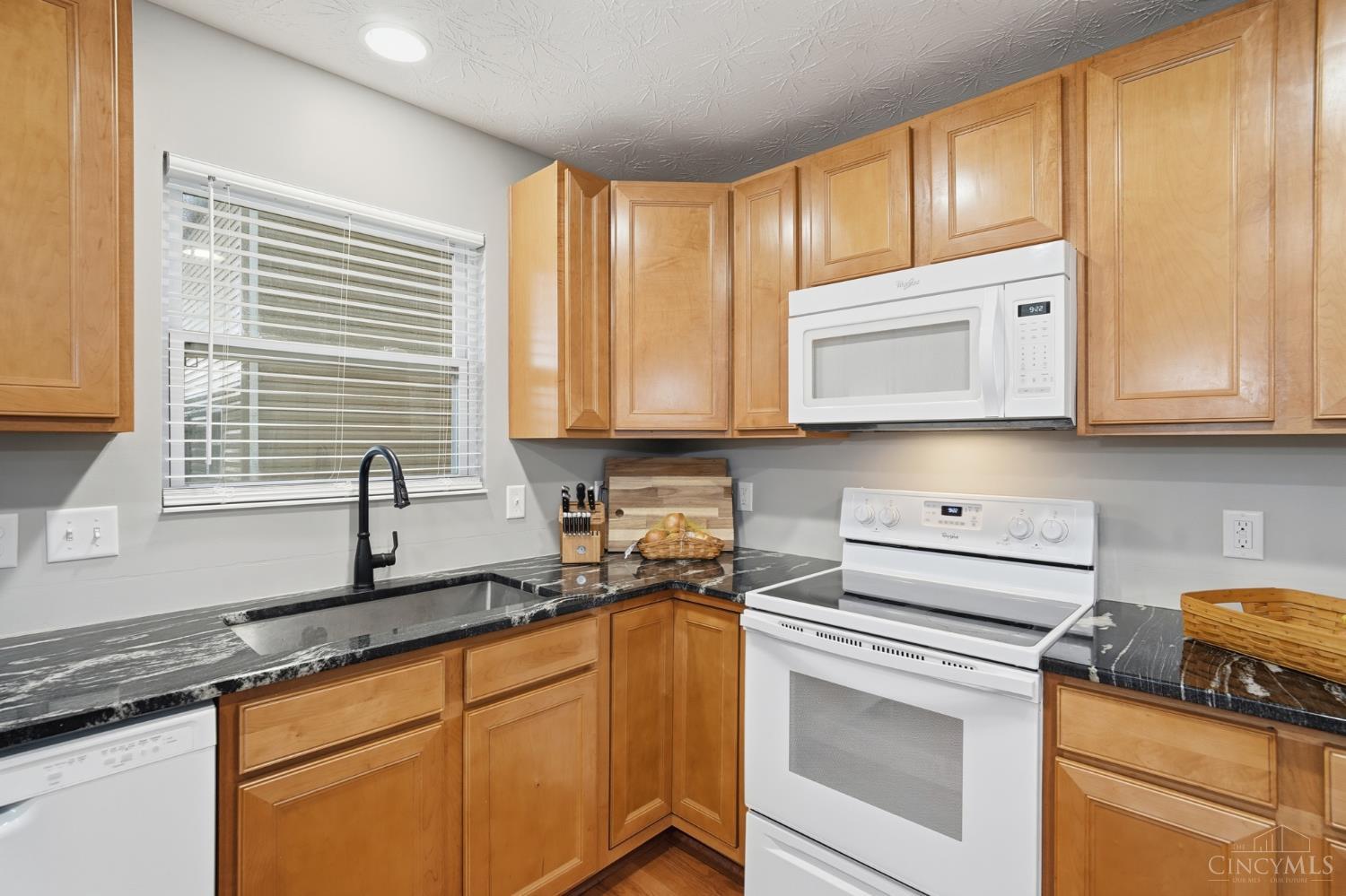 5752 Sunrise View Circle