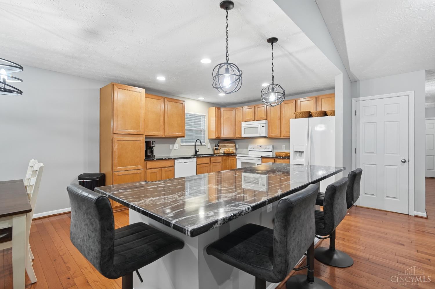 5752 Sunrise View Circle