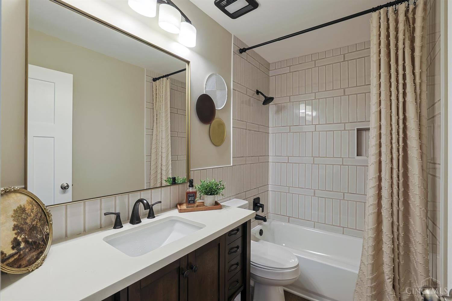 5475 Pine Vista Court