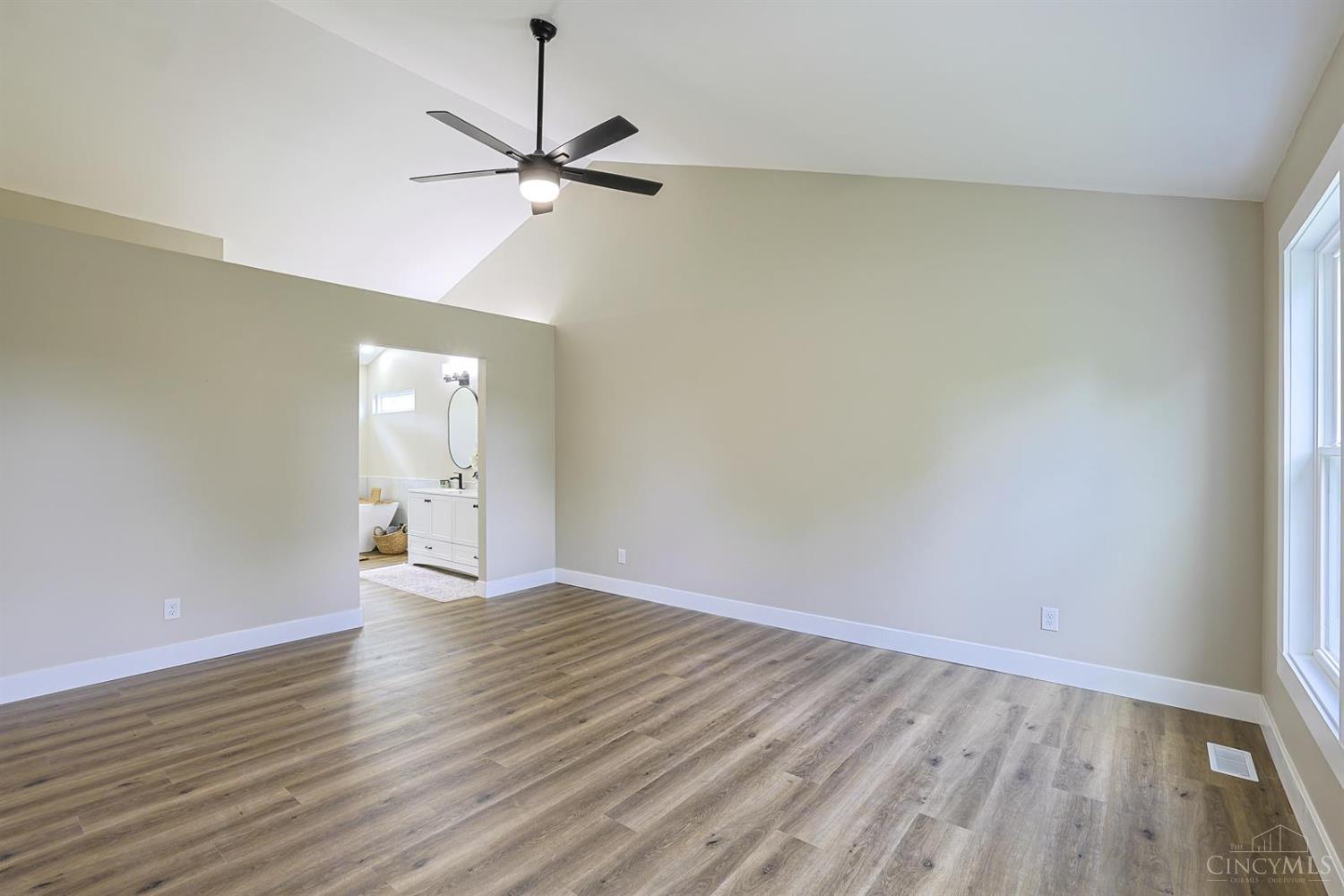 5475 Pine Vista Court