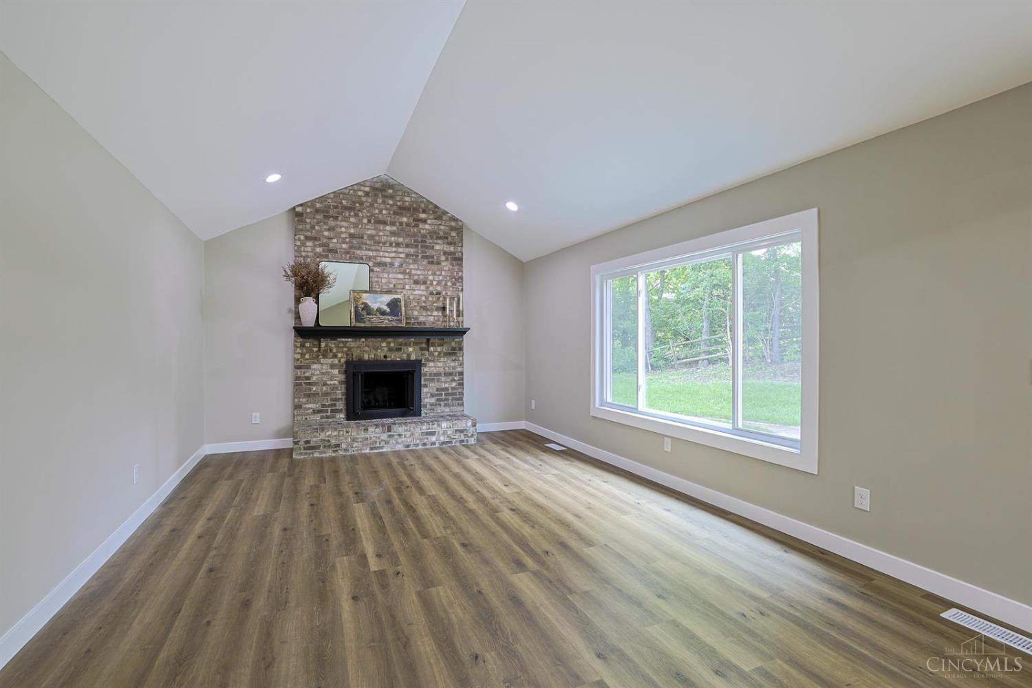 5475 Pine Vista Court