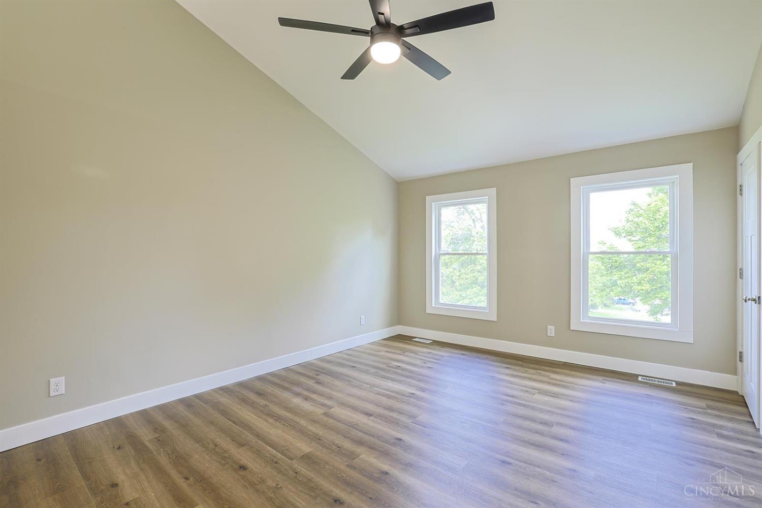 5475 Pine Vista Court