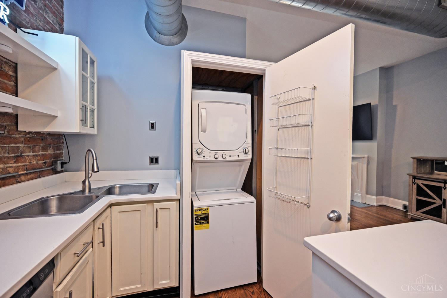 1410 Main Street Unit: 2C