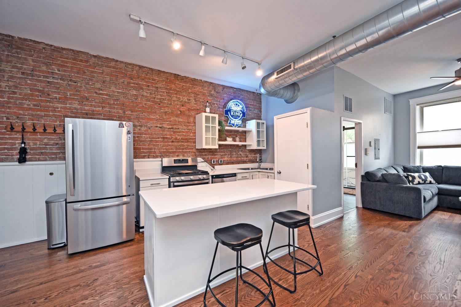 1410 Main Street Unit: 2C