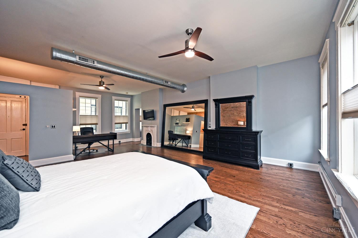 1410 Main Street Unit: 2C