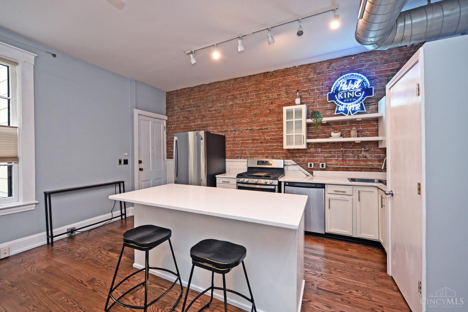 1410 Main Street Unit: 2C